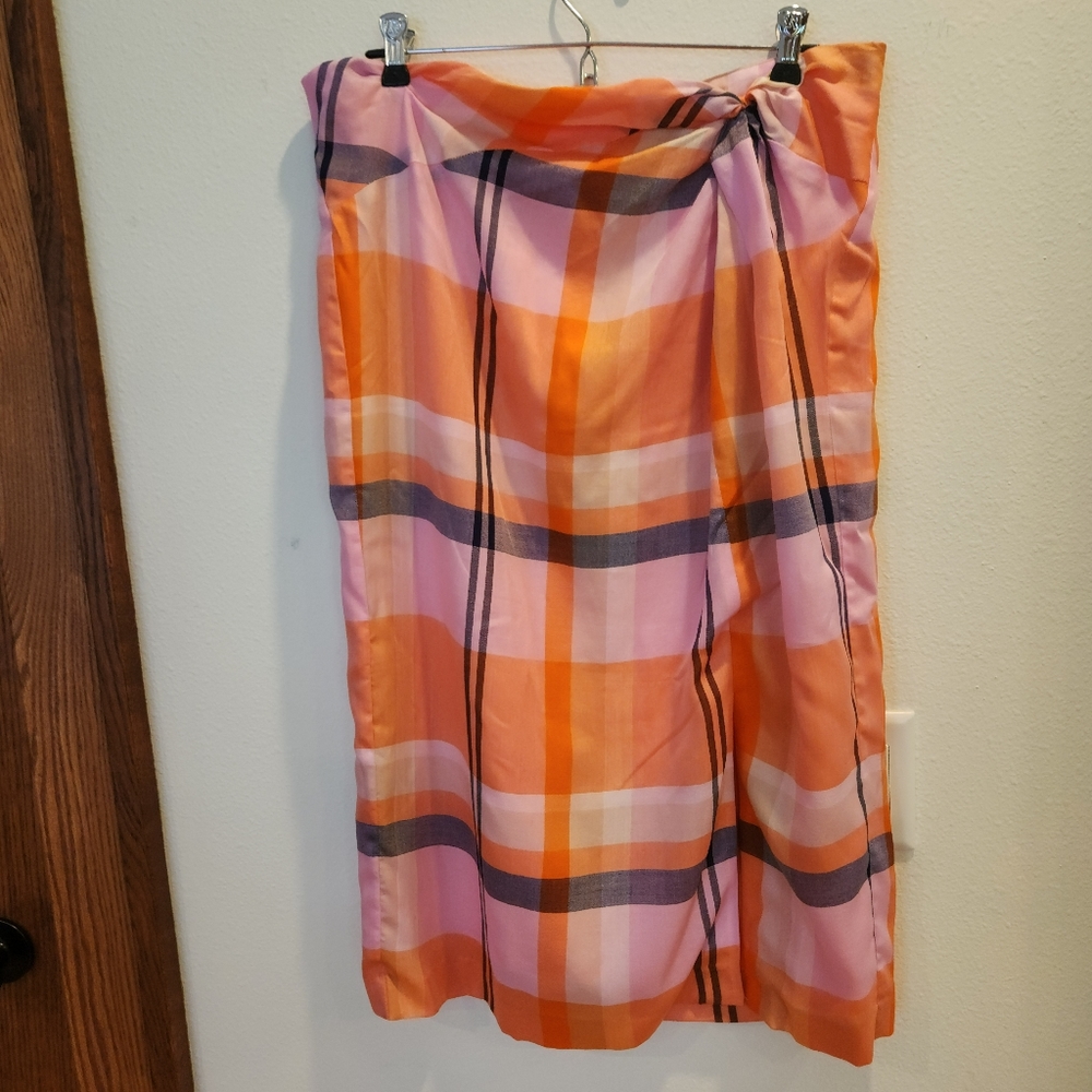 Plaid skirt w front slit, zipper back